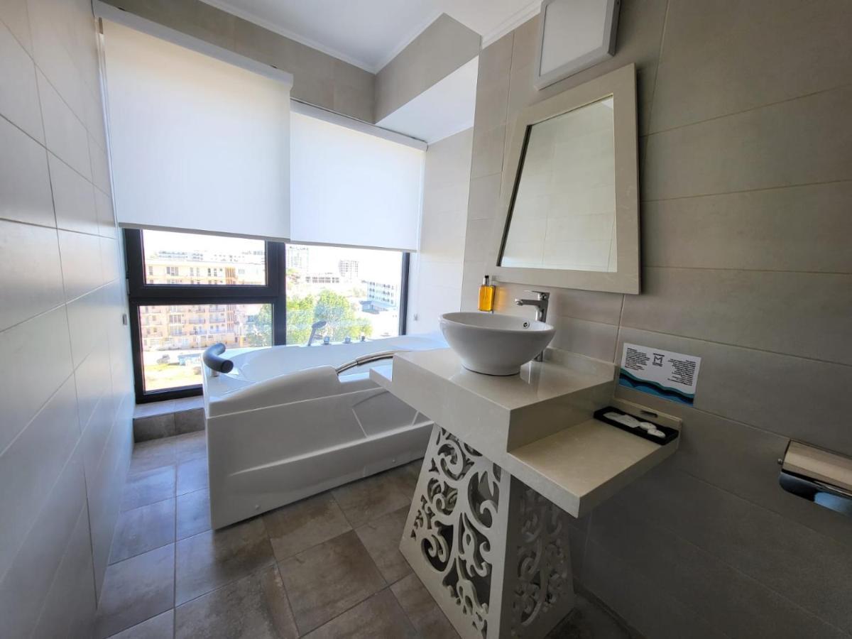 Mira Residence Apart & Penthouse Navodari Exterior photo