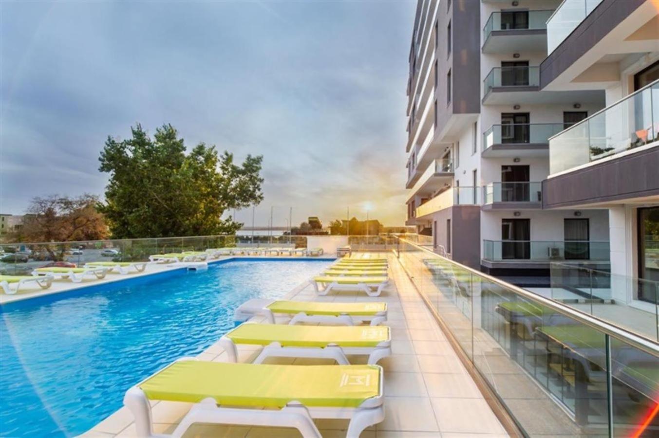 Mira Residence Apart & Penthouse Navodari Exterior photo